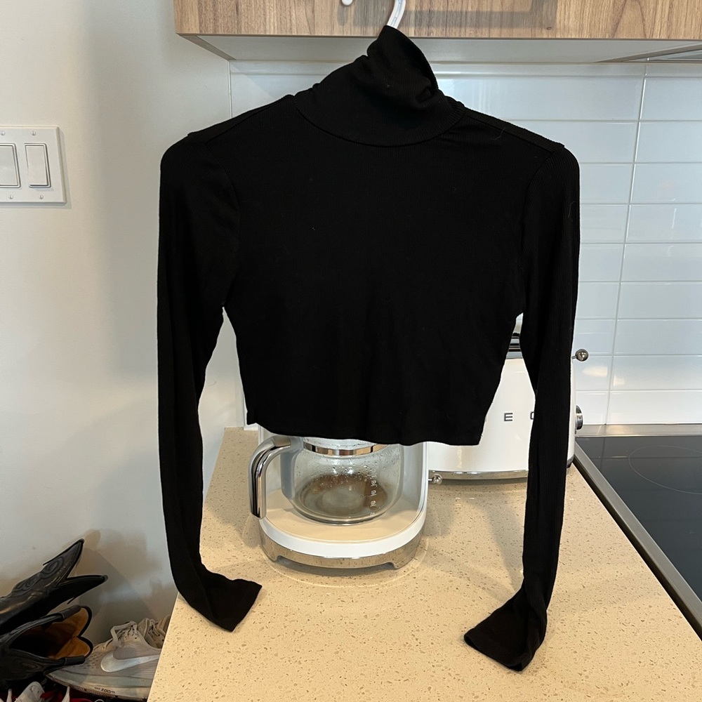 Garage black cropped turtle neck size small